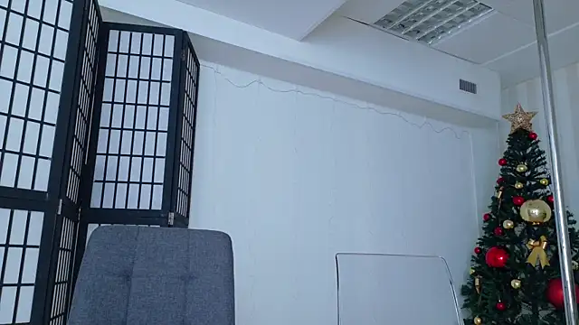 girl nextd00r online show from January 4, 2025, 3:17 pm