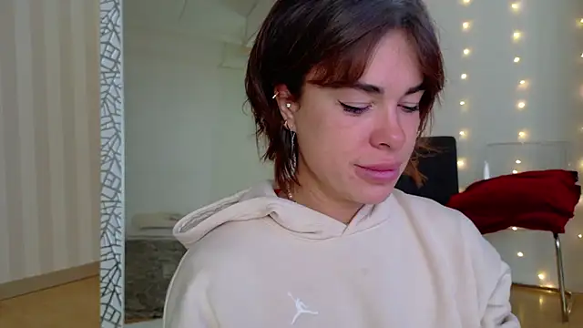 girl nextd00r online show from March 13, 2025, 1:29 pm