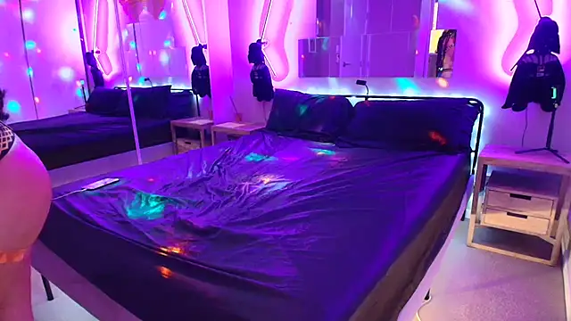 MikyFoxx online show from November 1, 2025, 4:14 am