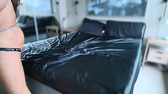 MikyFoxx online show from December 16, 2025, 10:37 pm