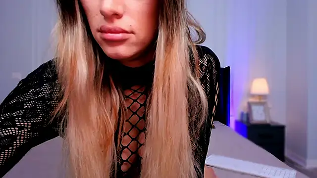 ElizzaBubble online show from January 25, 2025, 10:08 am