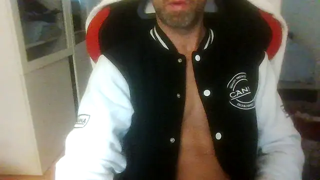 Snapshot of NickHarley69 chatting on February 18, 2025, 7:32 am NickHarley69 online show from February 18, 2025, 7:32 am