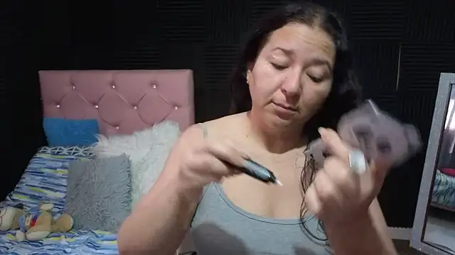 katifoxx online show from April 3, 2026, 3:32 pm