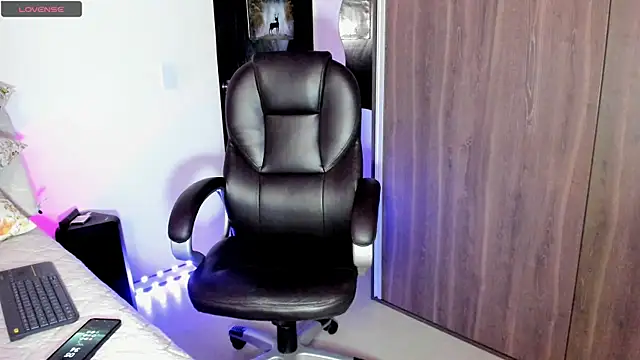 Ariella tits online show from September 11, 2025, 10:32 pm