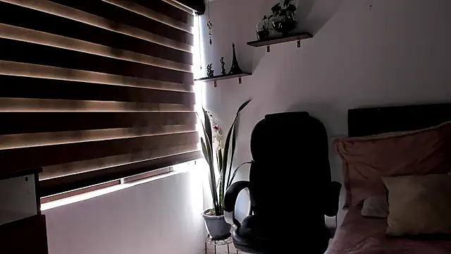 Ariella tits online show from February 6, 2026, 6:44 pm