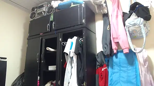 adrixxx38 online show from April 9, 2026, 6:46 pm