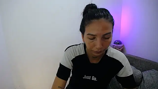 Allyson Smith online show from January 8, 2025, 1:53 am