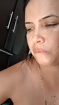 Snapshot of carolina_uribe chatting on August 5, 2026, 2:20 pm carolina uribe online show from August 5, 2026, 2:20 pm