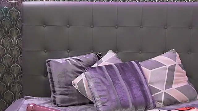 Clara-xoxo online show from December 20, 2024, 9:50 pm