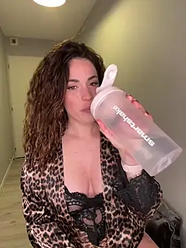 Clara-xoxo online show from January 23, 2025, 2:17 pm