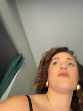 Clara-xoxo online show from June 2, 2026, 12:40 pm