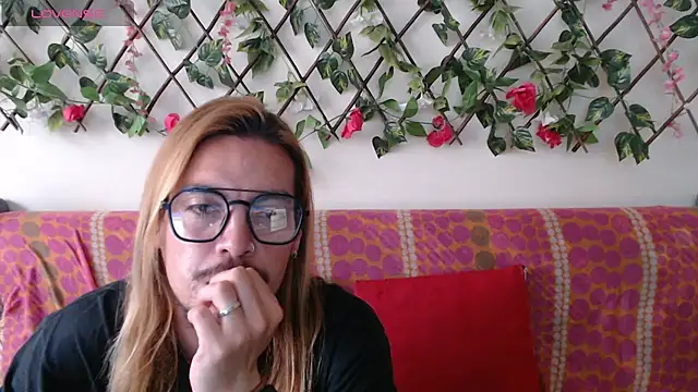 Snapshot of Jack_Emily1 chatting on May 22, 2026, 8:25 pm Jack Emily1 online show from May 22, 2026, 8:25 pm
