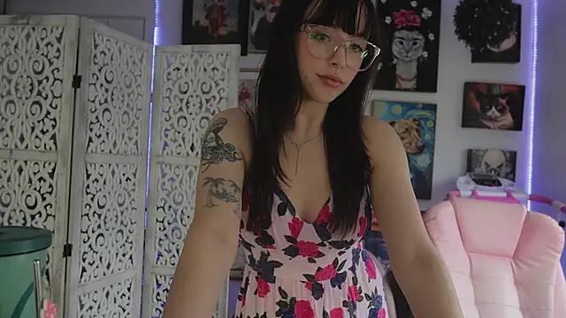 Snapshot of makiyahbelle chatting on June 15, 2026, 6:37 am makiyahbelle online show from June 15, 2026, 6:37 am