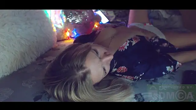 mimmi  online show from December 4, 2024, 10:08 pm