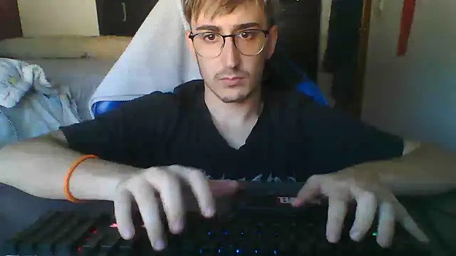 Troycm online show from October 4, 2025, 1:53 pm