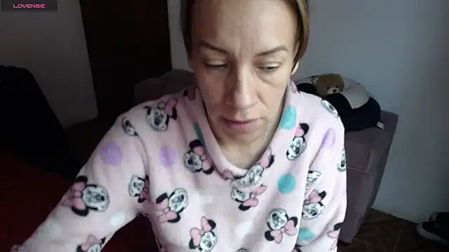 cristin doll  online show from October 26, 2025, 4:35 pm