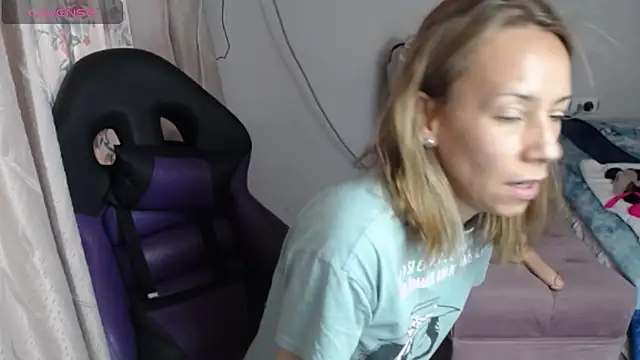 cristin doll  online show from February 25, 2026, 10:41 pm