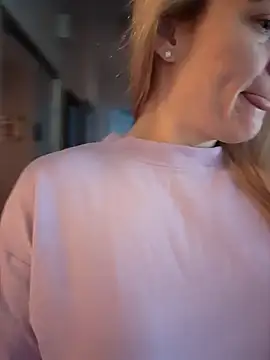 HollyTattoo online show from December 3, 2024, 1:10 pm