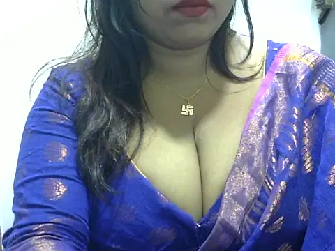 ROSEE MERRYYYY online show from November 18, 2025, 6:23 pm