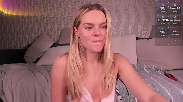 Snapshot of CharliSweet chatting on December 22, 2025, 2:14 pm CharliSweet online show from December 22, 2025, 2:14 pm