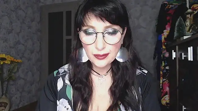 Snapshot of Aziza1 chatting on January 19, 2025, 5:39 pm Aziza1 online show from January 19, 2025, 5:39 pm