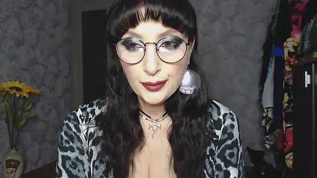 Snapshot of Aziza1 chatting on February 2, 2025, 3:49 pm Aziza1 online show from February 2, 2025, 3:49 pm