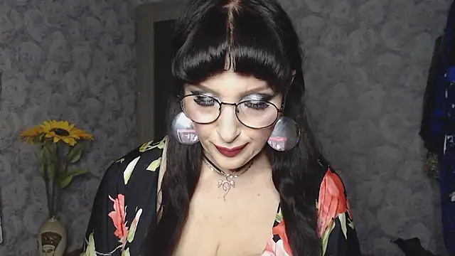 Snapshot of Aziza1 chatting on February 18, 2025, 6:04 pm Aziza1 online show from February 18, 2025, 6:04 pm