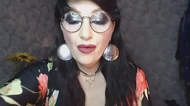 Snapshot of Aziza1 chatting on February 20, 2025, 10:15 pm Aziza1 online show from February 20, 2025, 10:15 pm