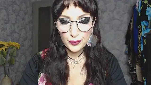 Snapshot of Aziza1 chatting on September 16, 2025, 2:18 pm Aziza1 online show from September 16, 2025, 2:18 pm