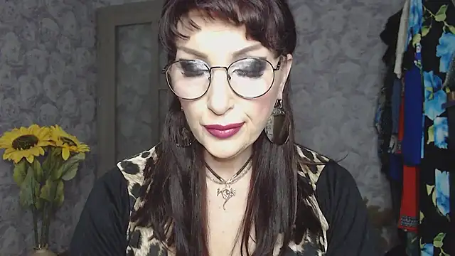 Snapshot of Aziza1 chatting on May 9, 2026, 2:22 pm Aziza1 online show from May 9, 2026, 2:22 pm
