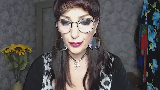 Snapshot of Aziza1 chatting on May 26, 2026, 2:24 pm Aziza1 online show from May 26, 2026, 2:24 pm