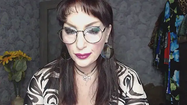 Snapshot of Aziza1 chatting on July 8, 2026, 2:43 pm Aziza1 online show from July 8, 2026, 2:43 pm