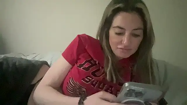 Snapshot of AmandaStarryNight chatting on February 9, 2025, 7:52 pm AmandaStarryNight online show from February 9, 2025, 7:52 pm