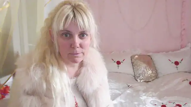 Snapshot of SunnySylvia chatting on November 29, 2025, 2:20 pm SunnySylvia online show from November 29, 2025, 2:20 pm