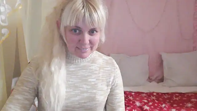 Snapshot of SunnySylvia chatting on December 1, 2025, 5:18 pm SunnySylvia online show from December 1, 2025, 5:18 pm