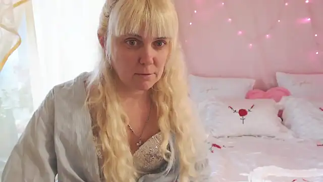 Snapshot of SunnySylvia chatting on December 21, 2025, 8:10 am SunnySylvia online show from December 21, 2025, 8:10 am