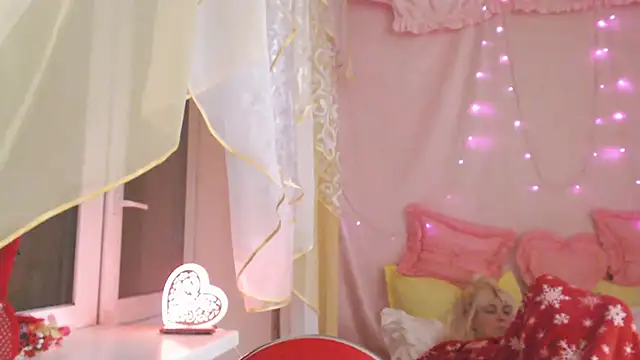 Snapshot of SunnySylvia chatting on February 15, 2026, 8:27 pm SunnySylvia online show from February 15, 2026, 8:27 pm