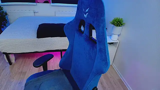 Snapshot of CranberryHot chatting on February 26, 2025, 2:14 pm CranberryHot online show from February 26, 2025, 2:14 pm