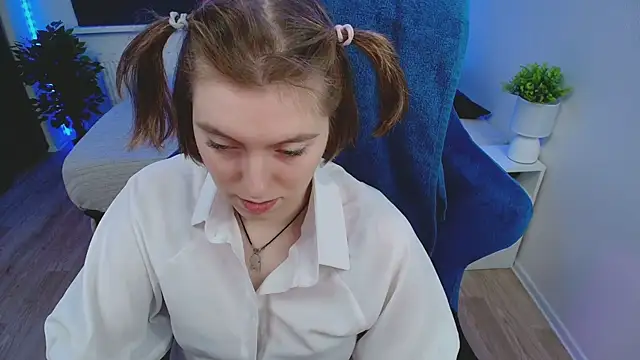 Snapshot of CranberryHot chatting on February 26, 2025, 5:17 pm CranberryHot online show from February 26, 2025, 5:17 pm