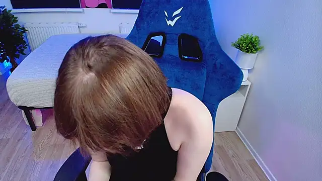 Snapshot of CranberryHot chatting on February 28, 2025, 12:43 am CranberryHot online show from February 28, 2025, 12:43 am