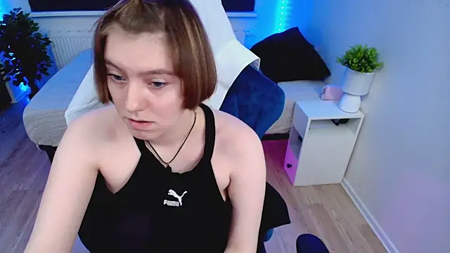 Snapshot of CranberryHot chatting on February 28, 2025, 10:28 pm CranberryHot online show from February 28, 2025, 10:28 pm