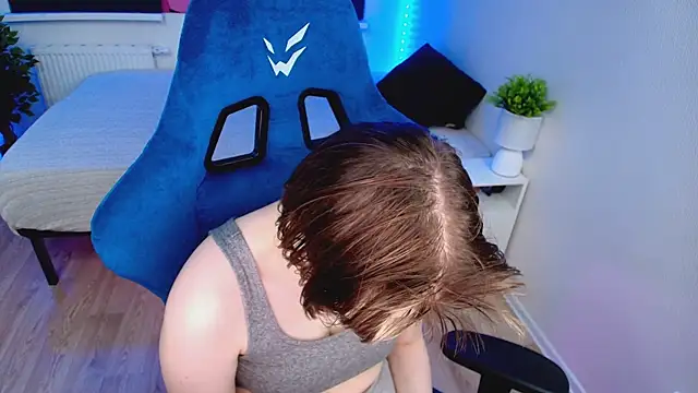 Snapshot of CranberryHot chatting on March 2, 2025, 4:42 pm CranberryHot online show from March 2, 2025, 4:42 pm