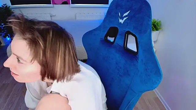 Snapshot of CranberryHot chatting on March 12, 2025, 7:57 am CranberryHot online show from March 12, 2025, 7:57 am