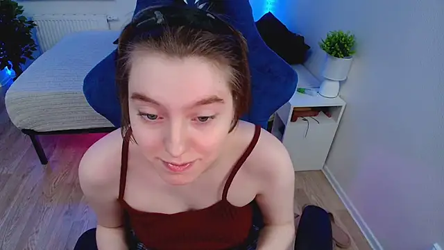 Snapshot of CranberryHot chatting on March 19, 2025, 1:51 pm CranberryHot online show from March 19, 2025, 1:51 pm