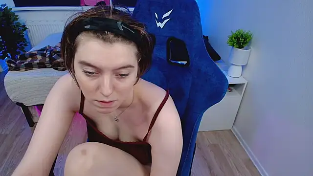 Snapshot of CranberryHot chatting on March 21, 2025, 2:50 am CranberryHot online show from March 21, 2025, 2:50 am