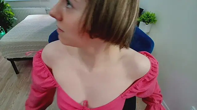 Snapshot of CranberryHot chatting on September 10, 2025, 12:27 pm CranberryHot online show from September 10, 2025, 12:27 pm