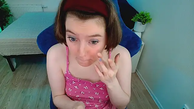 Snapshot of CranberryHot chatting on September 12, 2025, 1:17 am CranberryHot online show from September 12, 2025, 1:17 am