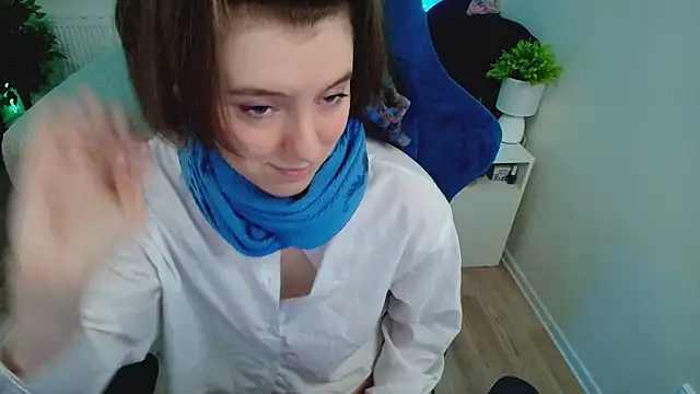 Snapshot of CranberryHot chatting on September 13, 2025, 5:57 pm CranberryHot online show from September 13, 2025, 5:57 pm