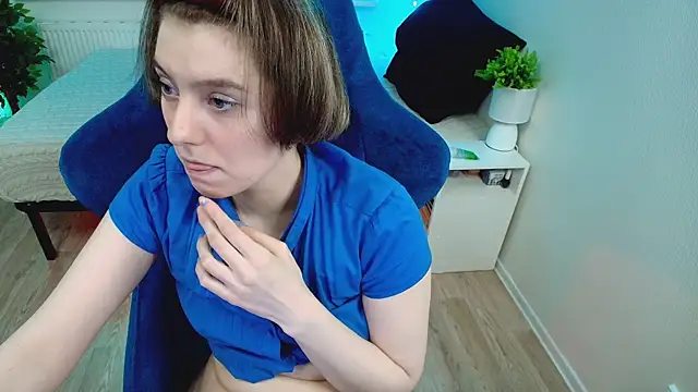 Snapshot of CranberryHot chatting on September 15, 2025, 6:30 pm CranberryHot online show from September 15, 2025, 6:30 pm