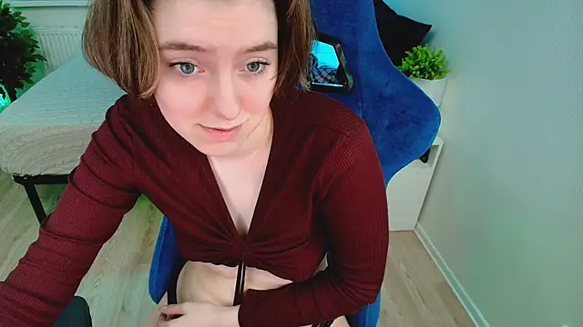 Snapshot of CranberryHot chatting on September 22, 2025, 1:24 pm CranberryHot online show from September 22, 2025, 1:24 pm